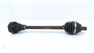 Begagnade Drivaxel, vänster bak Volkswagen Passat Variant (3C5) 3.2 FSI V6 32V 4Motion Pris € 39,00 Marginaltabell erbjuds av Automaterialen Ronald Morien B.V.