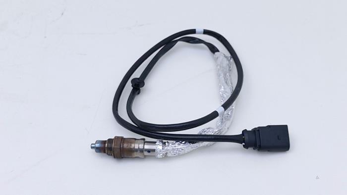 Lambda probe from a Volkswagen Golf VIII (CD1) 1.5 eTSI 16V 2024