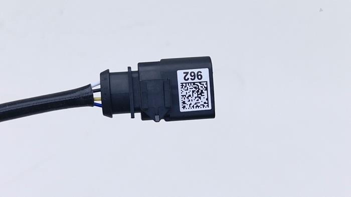 Lambda probe from a Volkswagen Golf VIII (CD1) 1.5 eTSI 16V 2024