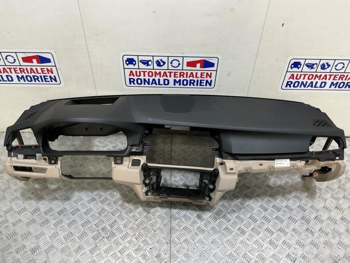 Używane Panel BMW 5 serie Touring (F11) 520d 16V Cena € 195,00 Procedura marży oferowane przez Automaterialen Ronald Morien B.V.