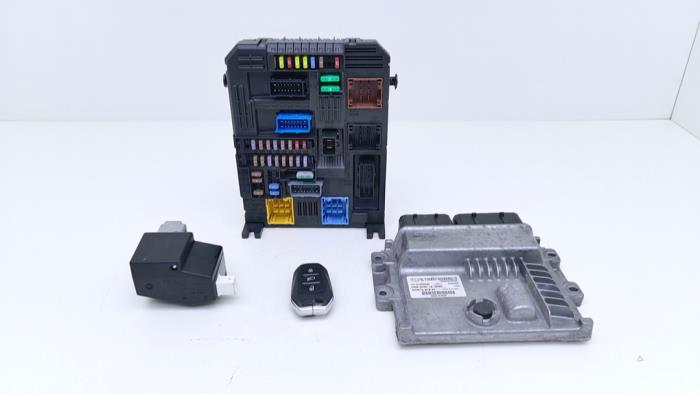 Used Ignition lock + computer Peugeot Expert (V1/VA/VB/VE/VF/VT/VY) 2.0 Blue HDi 180 16V Price € 302,50 Inclusive VAT offered by Automaterialen Ronald Morien B.V.