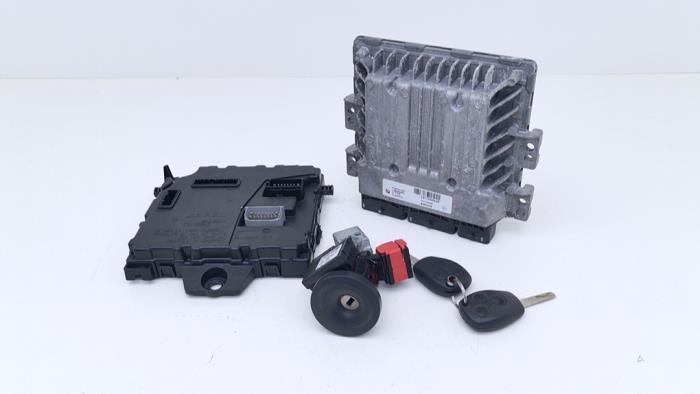 Used Ignition lock + computer Opel Movano 2.3 CDTi Biturbo 16V FWD Price € 393,25 Inclusive VAT offered by Automaterialen Ronald Morien B.V.