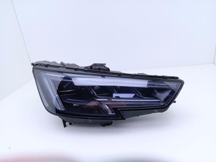Używane Reflektor prawy Audi RS 4 Avant (B9) 2.9 V6 TFSI 24V Cena € 1.324,95 Z VAT oferowane przez Automaterialen Ronald Morien B.V.