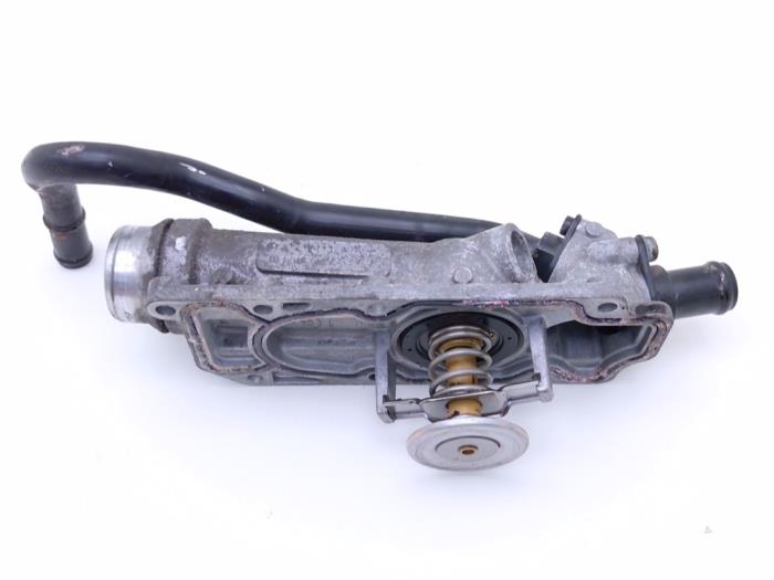 Gebrauchte Thermostatgehäuse Bentley Continental GT 6.0 W12 48V Preis € 395,00 Margenregelung angeboten von Automaterialen Ronald Morien B.V.