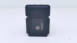 Usados Bomba ABS Volvo V60 I (FW/GW) 1.6 T3 16V Precio € 78,65 IVA incluido ofrecido por Automaterialen Ronald Morien B.V.