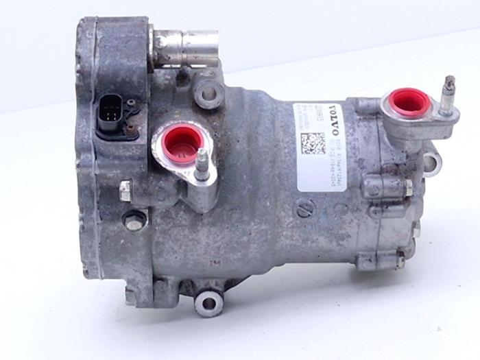 Usagé Pompe clim Volvo XC40 (XZ) Recharge Twin 78 kWh Prix € 477,95 Prix TTC proposé par Automaterialen Ronald Morien B.V.