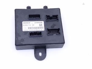 Usados Ordenador body control Renault Clio IV Estate/Grandtour (7R) 0.9 Energy TCE 12V Precio € 45,00 Norma de margen ofrecido por Automaterialen Ronald Morien B.V.