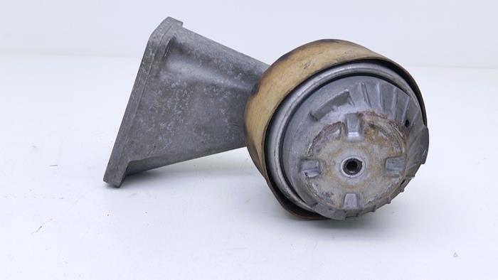 Used Engine mount Mercedes CLS (C219) 500 5.0 V8 24V Price € 45,00 Margin scheme offered by Automaterialen Ronald Morien B.V.