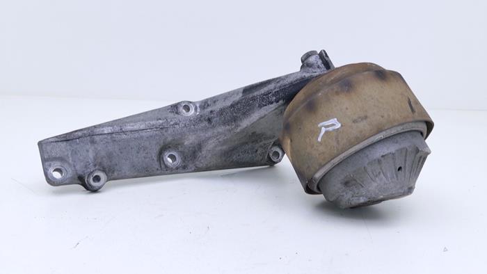 Used Engine mount Mercedes CLS (C219) 500 5.0 V8 24V Price € 45,00 Margin scheme offered by Automaterialen Ronald Morien B.V.