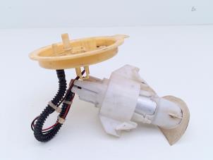 Usagé Pompe carburant électrique BMW 5 serie Touring (F11) 520d 16V Prix € 125,00 Règlement à la marge proposé par Automaterialen Ronald Morien B.V.