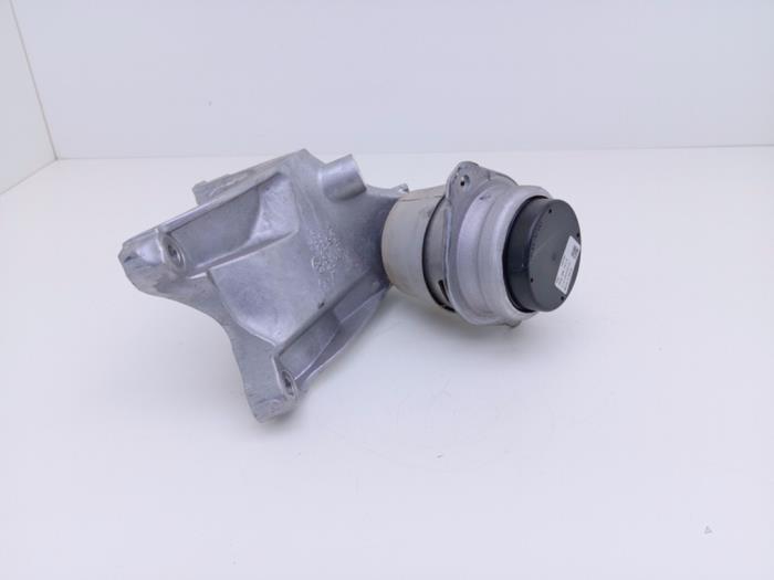 Used Engine mount Volkswagen Touareg (7PA/PH) 4.2 TDI V8 DPF 32V Price € 95,00 Margin scheme offered by Automaterialen Ronald Morien B.V.