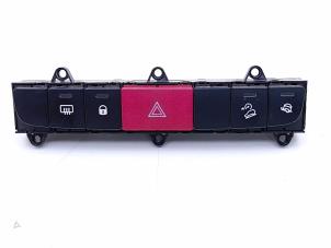 Usados Interruptor de luz de pánico Citroen Jumper (U9) 2.2 Blue HDi 165 Precio € 48,99 IVA incluido ofrecido por Automaterialen Ronald Morien B.V.