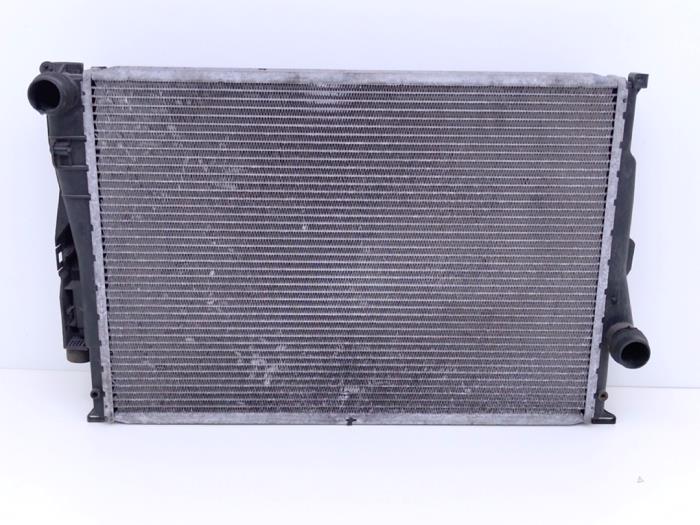 Gebruikte Radiator BMW M3 (E46/2) 3.2 24V Prijs € 49,00 Margeregeling aangeboden door Automaterialen Ronald Morien B.V.