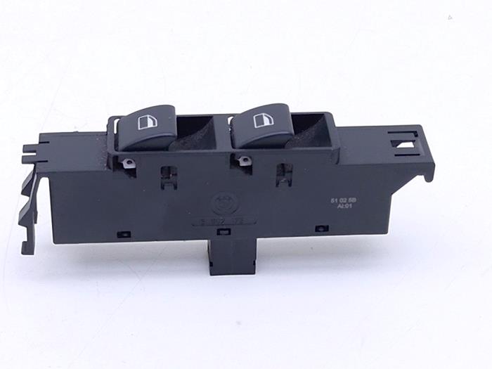 Usados Interruptor de ventanilla eléctrica BMW M3 (E46/2) 3.2 24V Precio € 45,00 Norma de margen ofrecido por Automaterialen Ronald Morien B.V.