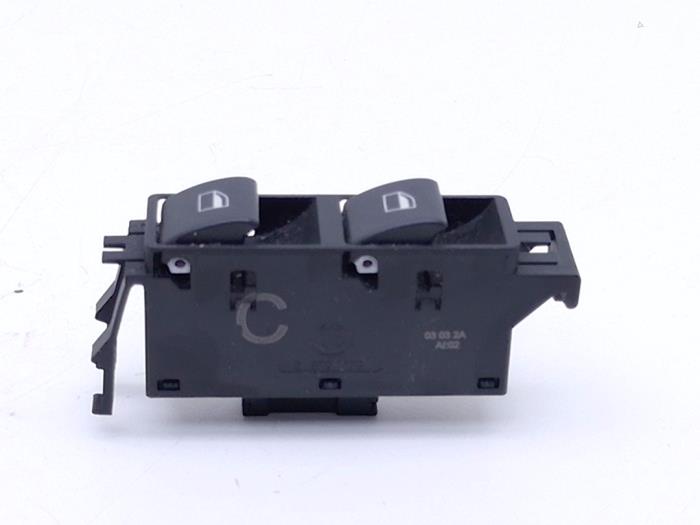 Usados Interruptor de ventanilla eléctrica BMW M3 (E46/2) 3.2 24V Precio € 45,00 Norma de margen ofrecido por Automaterialen Ronald Morien B.V.