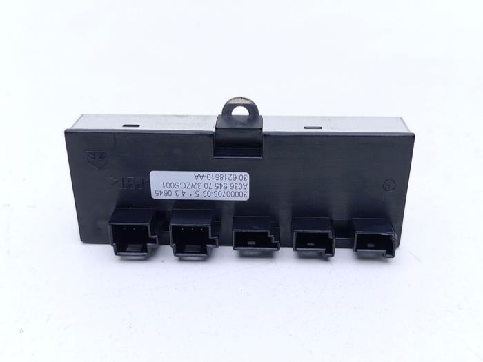 Usagé Module (divers) Mercedes E (W211) 2.2 E-220 CDI 16V Prix € 10,00 Règlement à la marge proposé par Automaterialen Ronald Morien B.V.