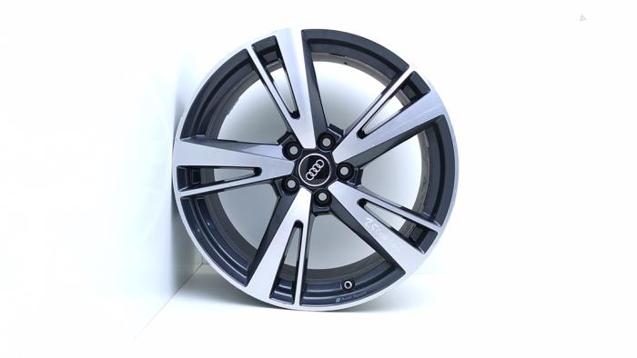 Używane Obrecz Audi RS 3 Sportback (8VA/8VF) 2.5 TFSI 20V Quattro Cena € 249,00 Procedura marży oferowane przez Automaterialen Ronald Morien B.V.