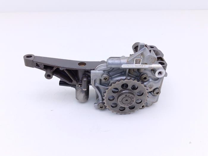 Gebrauchte Ölpumpe Mercedes C AMG (C205) 4.0 C-63 AMG V8 Biturbo Preis € 125,00 Margenregelung angeboten von Automaterialen Ronald Morien B.V.