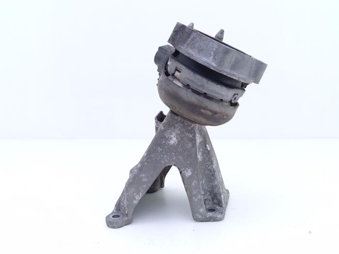 Engine mount from a Audi A8 (D3) 6.0 W12 48V Quattro 2004