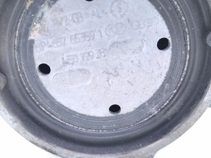 Engine mount from a Audi A8 (D3) 6.0 W12 48V Quattro 2004