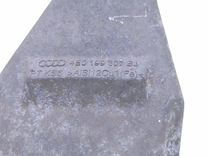 Engine mount from a Audi A8 (D3) 6.0 W12 48V Quattro 2004