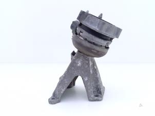 Engine mount from a Audi A8 (D3) 6.0 W12 48V Quattro 2004