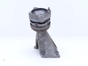 Engine mount from a Audi A8 (D3) 6.0 W12 48V Quattro 2004