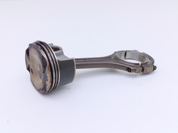 Piston d'un Mercedes-AMG C AMG (C205) 4.0 C-63 AMG V8 Biturbo 2017
