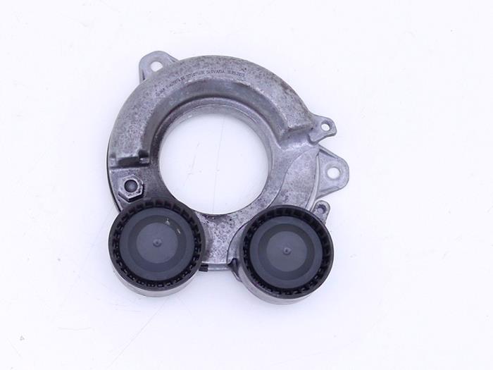 Usados Rodillo tensor correa múltiple Nissan Qashqai (J12) 1.3 DIG-T 150 16V Precio € 75,00 IVA incluido ofrecido por Automaterialen Ronald Morien B.V.