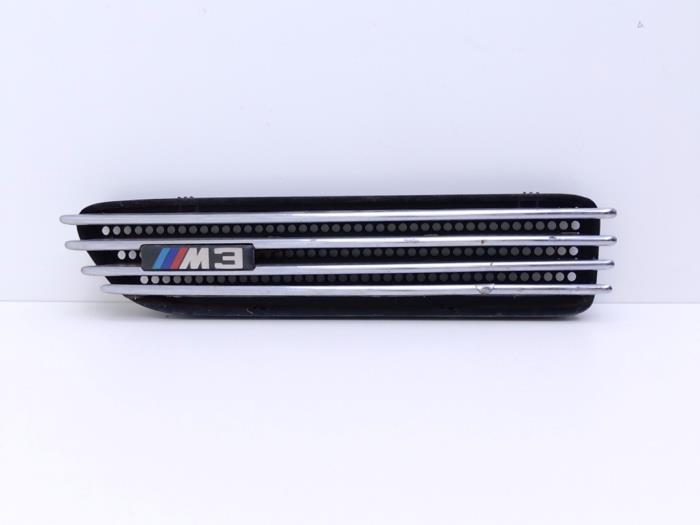 Begagnade Grill BMW M3 (E46/2) 3.2 24V Pris € 49,00 Marginaltabell erbjuds av Automaterialen Ronald Morien B.V.