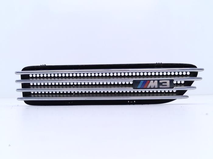 Begagnade Grill BMW M3 (E46/2) 3.2 24V Pris € 49,00 Marginaltabell erbjuds av Automaterialen Ronald Morien B.V.