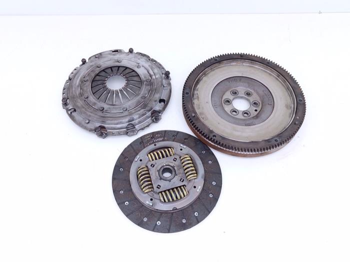 Usagé Kit embrayage (complet) Volkswagen Caddy III (2KA,2KH,2CA,2CH) 1.9 TDI Prix € 75,00 Règlement à la marge proposé par Automaterialen Ronald Morien B.V.