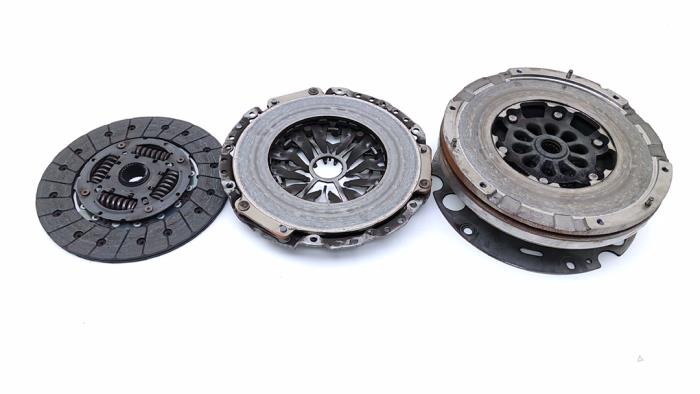Usagé Kit embrayage (complet) Audi A4 Avant (B8) 2.0 TDI 16V Prix € 225,00 Règlement à la marge proposé par Automaterialen Ronald Morien B.V.