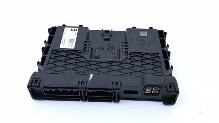 Usados Módulo Gateway Renault Captur II (RJB) 1.6 E-Tech 145 Precio € 124,99 IVA incluido ofrecido por Automaterialen Ronald Morien B.V.
