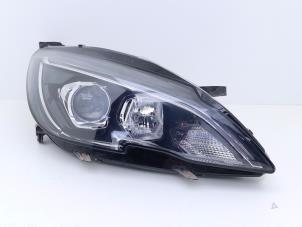 Gebrauchte Scheinwerfer rechts Peugeot 308 SW (L4/L9/LC/LJ/LR) 1.2 12V e-THP PureTech 130 Preis € 295,00 Margenregelung angeboten von Automaterialen Ronald Morien B.V.