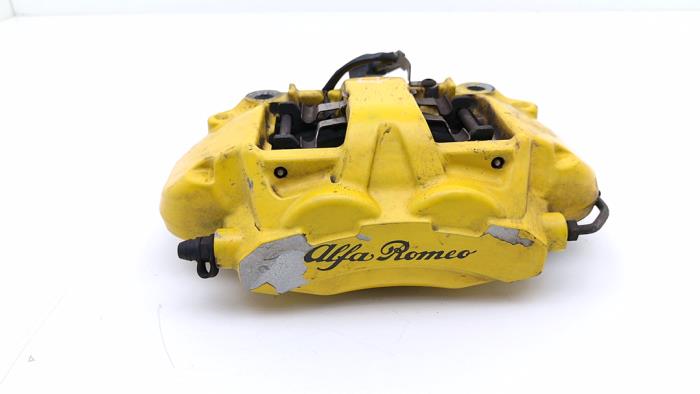 Gebrauchte Bremszange links vorne Alfa Romeo Giulia (952) 2.2d 136 16V Preis € 245,00 Margenregelung angeboten von Automaterialen Ronald Morien B.V.