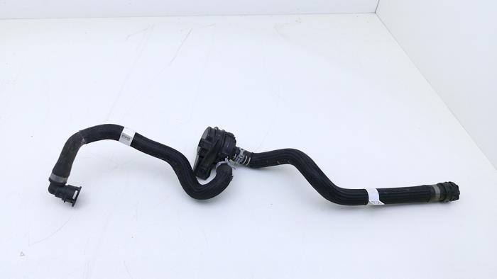 Begagnade Extra vattenpump Jaguar E-Pace 2.0 D 165 MHEV 16V AWD Pris € 47,19 Inklusive moms erbjuds av Automaterialen Ronald Morien B.V.