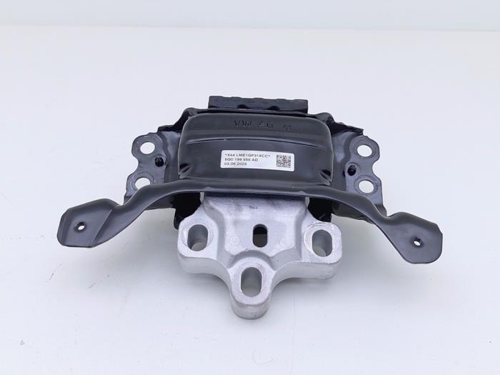 Used Engine mount Volkswagen Golf VIII (CD1) 2.0 TDI BlueMotion 16V Price € 25,00 Inclusive VAT offered by Automaterialen Ronald Morien B.V.