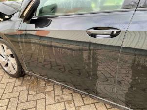 Używane Drzwi lewe przednie wersja 4-drzwiowa Volkswagen Golf VIII (CD1) 1.5 TSI BlueMotion 16V Cena € 840,95 Z VAT oferowane przez Automaterialen Ronald Morien B.V.
