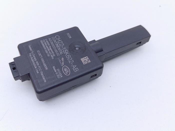 Używane Antena Landrover Range Rover Evoque (LVJ/LVS) 2.2 SD4 16V Cena € 20,00 Procedura marży oferowane przez Automaterialen Ronald Morien B.V.