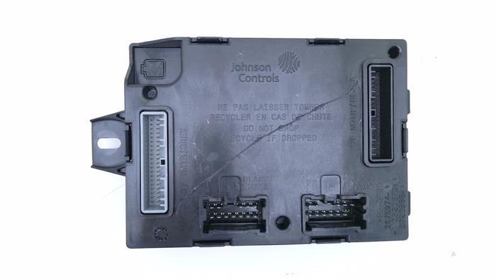 Used Ignition lock + computer Renault Twingo III (AH) 1.0 SCe 70 12V Price € 125,00 Margin scheme offered by Automaterialen Ronald Morien B.V.
