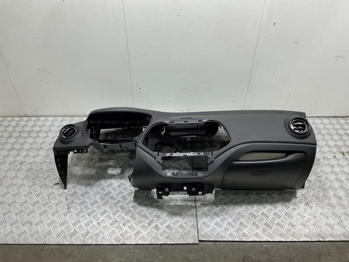 Usados Salpicadero Renault Captur I (2R) 1.5 Energy dCi 90 FAP Precio € 598,95 IVA incluido ofrecido por Automaterialen Ronald Morien B.V.