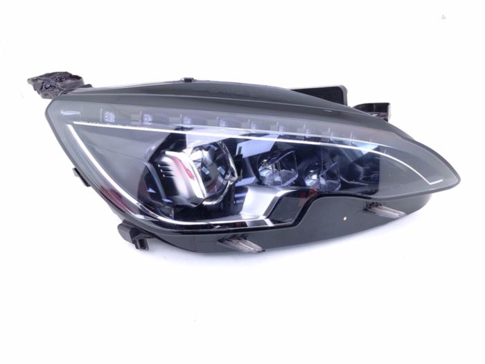 Używane Reflektor prawy Peugeot 308 SW (L4/L9/LC/LJ/LR) 1.2 12V e-THP PureTech 110 Cena € 595,00 Procedura marży oferowane przez Automaterialen Ronald Morien B.V.