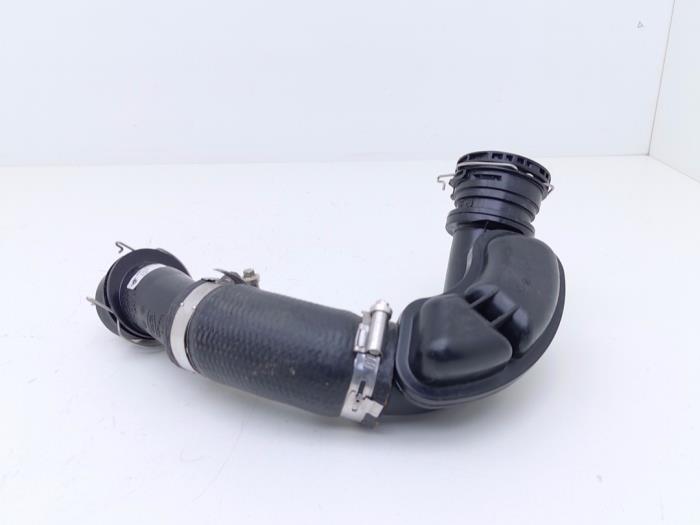 Usados Manguera intercooler Jaguar E-Pace 2.0 D 165 MHEV 16V AWD Precio € 59,29 IVA incluido ofrecido por Automaterialen Ronald Morien B.V.