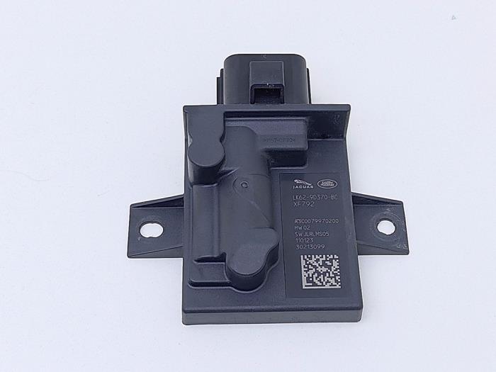 Usagé Module pompe carburant Jaguar E-Pace 2.0 D 165 MHEV 16V AWD Prix € 65,00 Prix TTC proposé par Automaterialen Ronald Morien B.V.