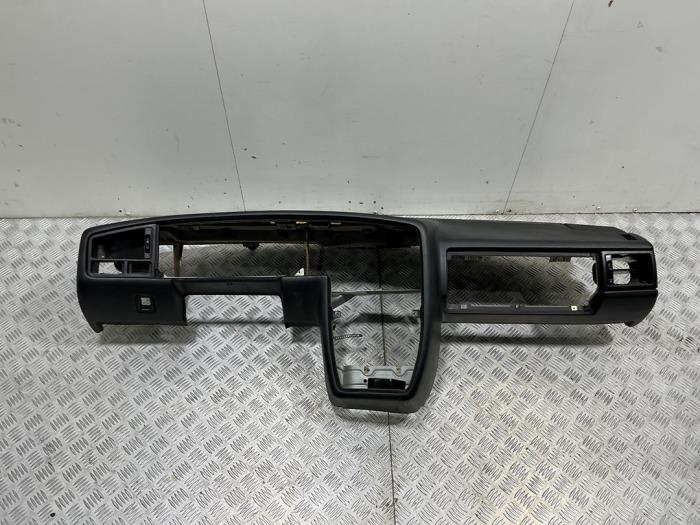 Usados Salpicadero Volkswagen Corrado 1.8 16V Precio € 75,00 Norma de margen ofrecido por Automaterialen Ronald Morien B.V.