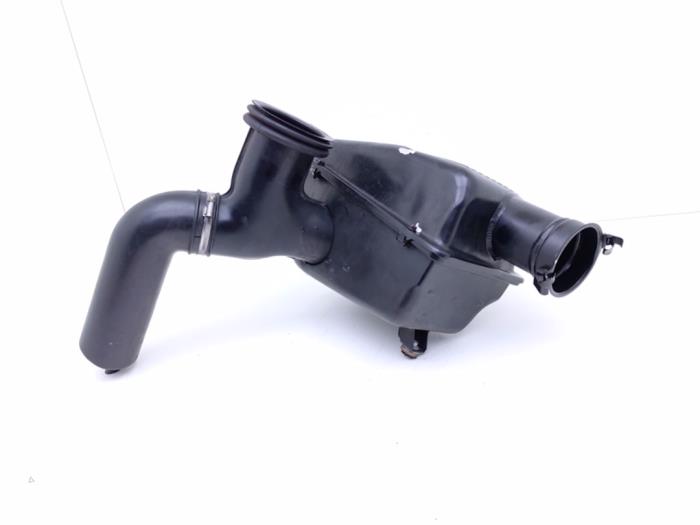 Begagnade Luftfilterhus Ferrari Maranello 550 48V Pris € 195,00 Marginaltabell erbjuds av Automaterialen Ronald Morien B.V.