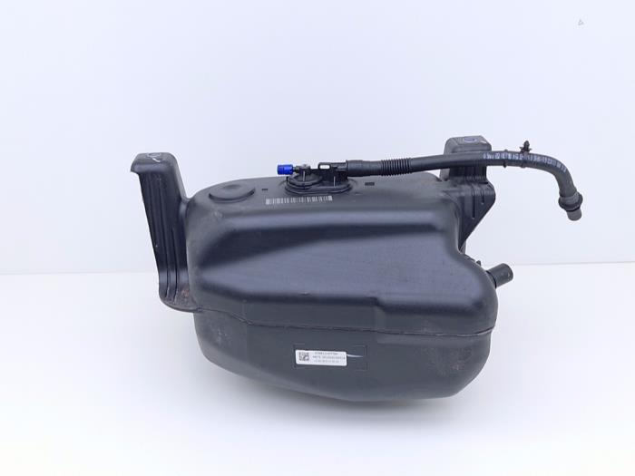 Gebrauchte Adblue Tank Volkswagen Passat Variant (3G5) 1.6 TDI 16V Preis € 175,00 Margenregelung angeboten von Automaterialen Ronald Morien B.V.