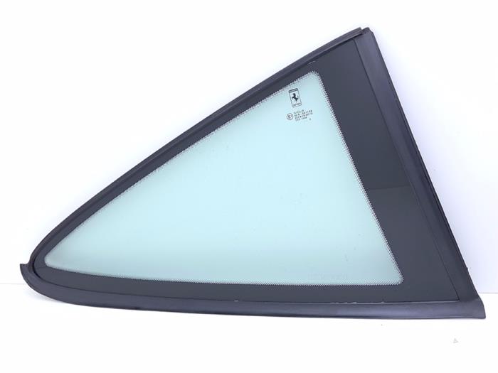 Usados Ventanilla triangular derecha detrás Ferrari Maranello 550 48V Precio € 395,00 Norma de margen ofrecido por Automaterialen Ronald Morien B.V.