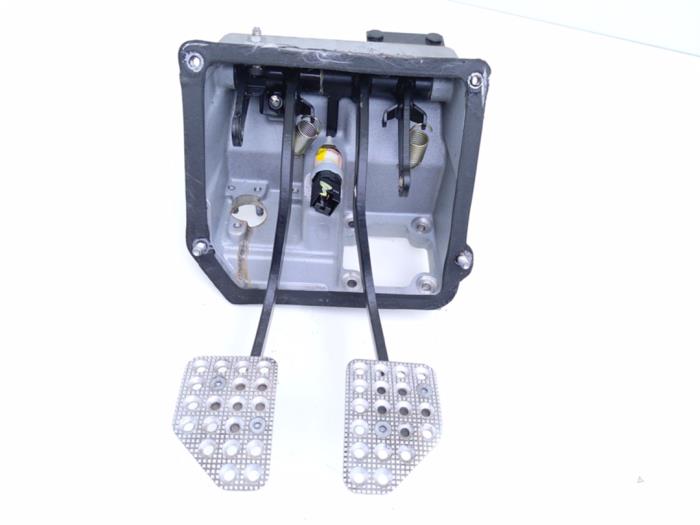 Gebrauchte Pedale Set Ferrari Maranello 550 48V Preis € 995,00 Margenregelung angeboten von Automaterialen Ronald Morien B.V.